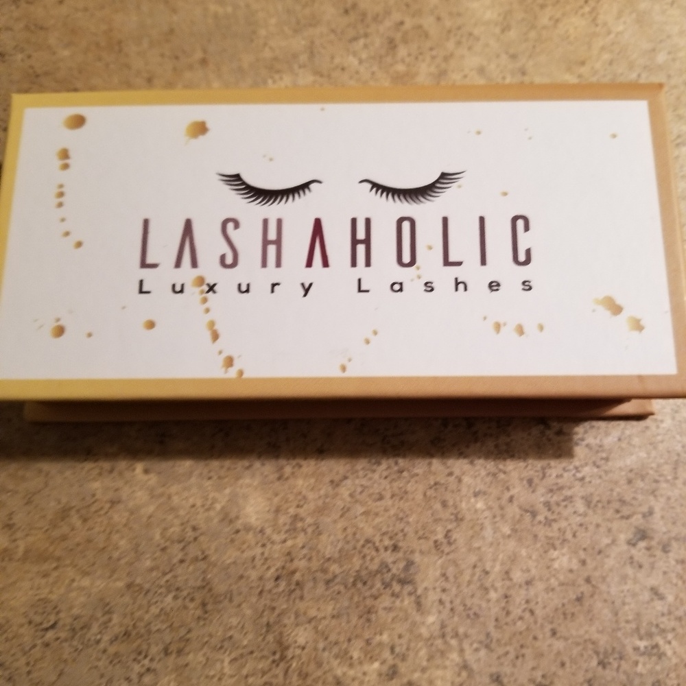 Lasaholic Luxury Lashes